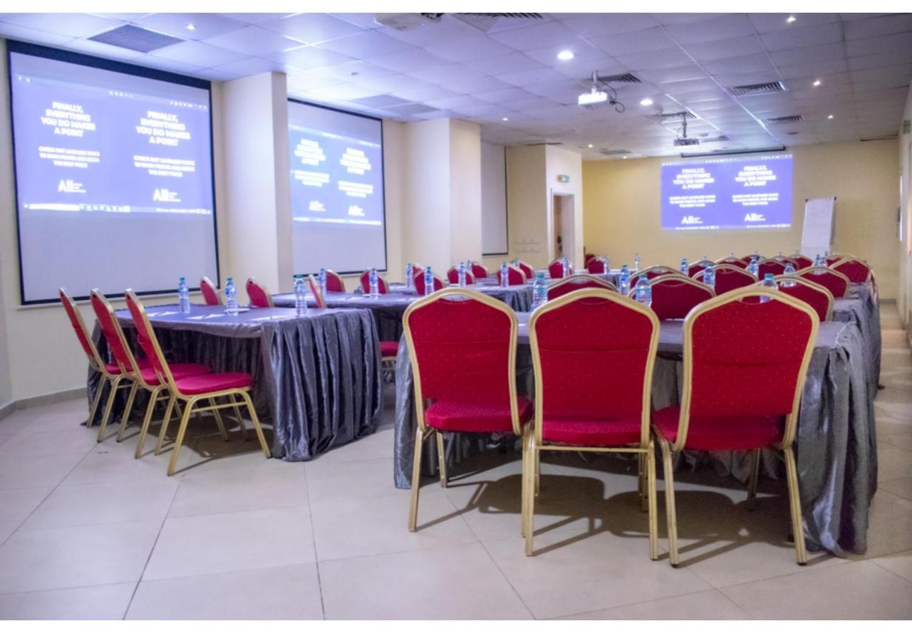 Ibis Lagos Airport Hotel Ikeja Exterior photo