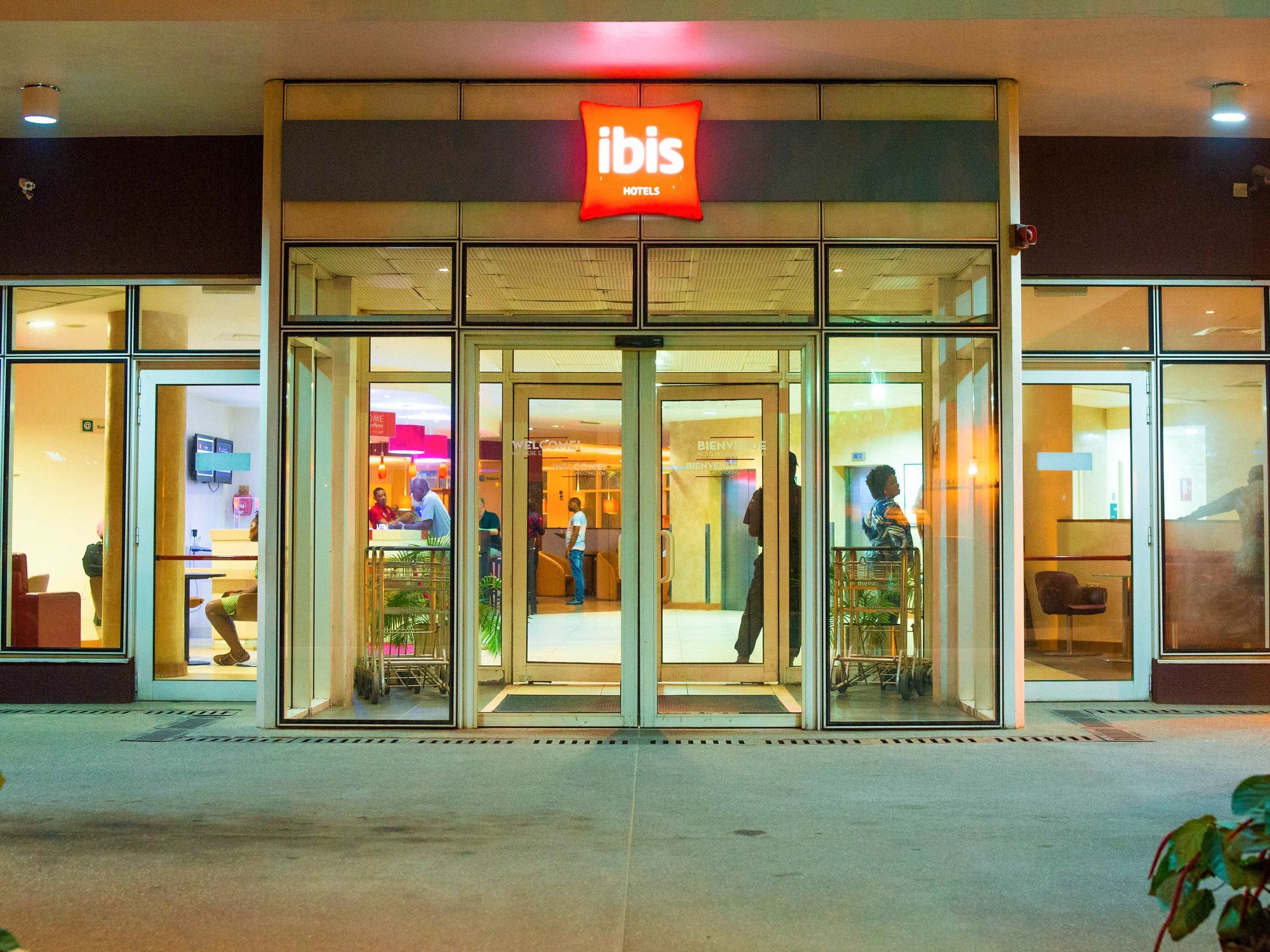 Ibis Lagos Airport Hotel Ikeja Exterior photo